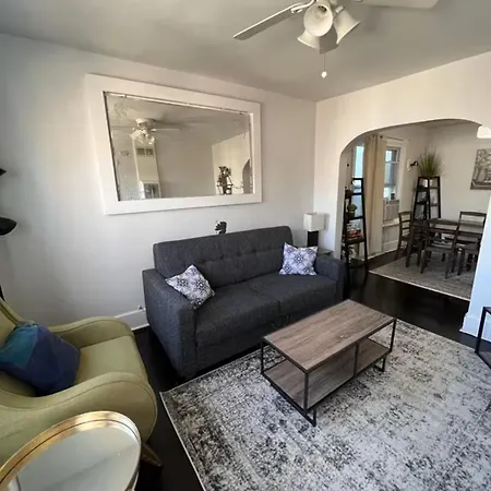 Amazing Location 3Br Gem In Logan Square W Parking Apartment